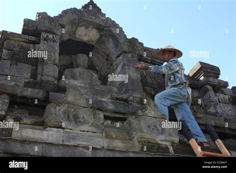 restoration work Borobudur Buddhist temple Indonesia Yogyakarta Stock Photo - Alamy