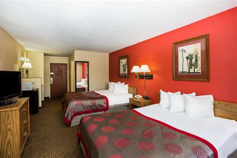 Ramada by Wyndham Sioux Falls | Sioux Falls, SD Hotels