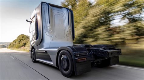 Daimler reveals long-haul hydrogen fuel-cell semi for series production ...