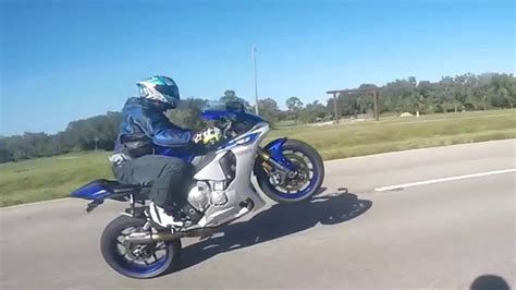 2015 YAMAHA YZF-R1 Wheelie - YouTube