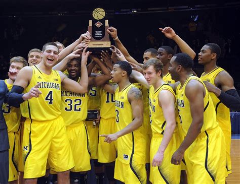 Michigan basketball moves up to No. 3 in AP Top 25 for the first time since 1994 - mlive.com