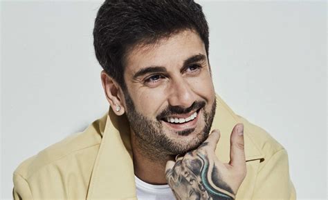 Con Solo una Sonrisa (part. India Martinez) - Melendi - LETRAS.MUS.BR