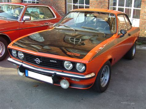 Opel Manta A GT/E. 1974 - 1975 Der Manta A wurde bereits 1970 als Coupe auf der Basis des Ascona ...