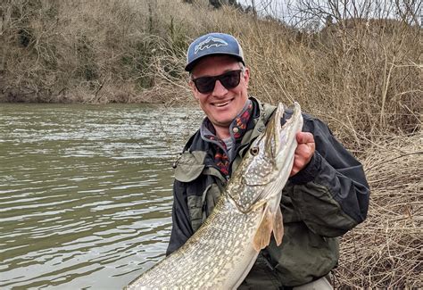 River Wye pike fishing VIDEO - With Will Millard - Fishing in Wales