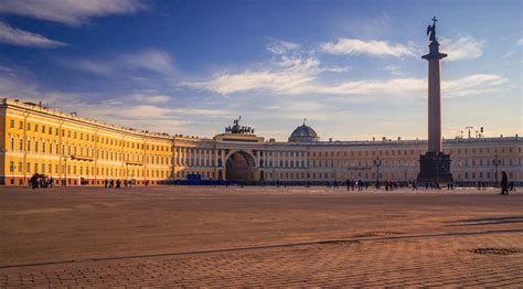 The architectural ensemble of the Palace Square - Saint-Petersburg private tours