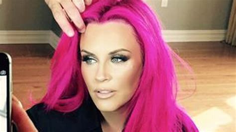 Jenny McCarthy Debuts Shocking Pink 'Do -- Like the Look?!