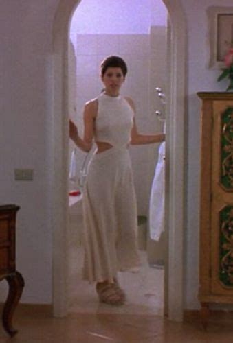 Marisa Tomei in "Only You". White dress she wears in Positano scene is ...