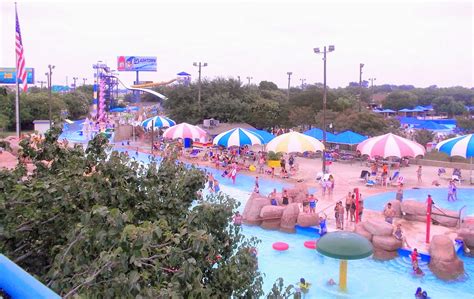 Splashtown San Antonio Review by Demcy Dias | Summer Fun at Splashtown ...