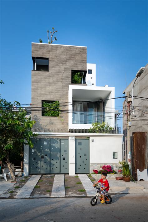 A Family House On A Small Lot In Vietnam | CONTEMPORIST