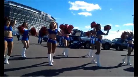 New York Giants - Maskottchen + Cheerleaders - Fanship Football