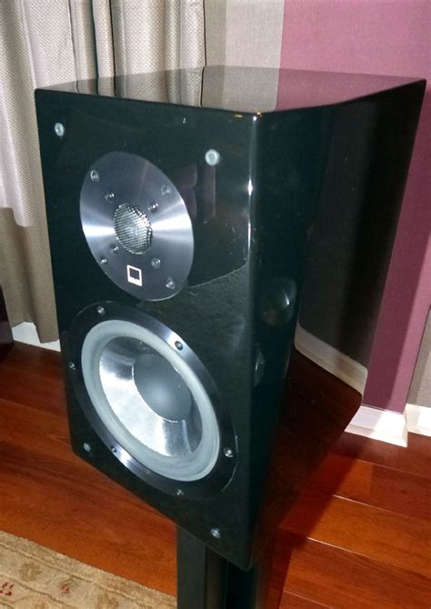 SVS Ultra Bookshelf Speakers Review | Audioholics