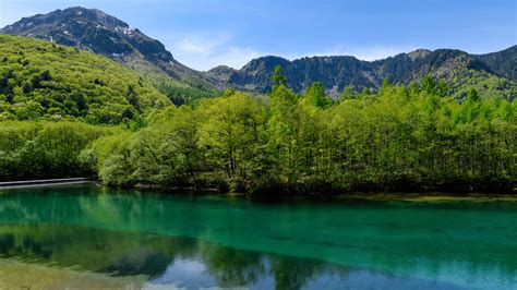 Taishoike pond at Hotaka mountain range in Kamikochi, Japan | Windows ...