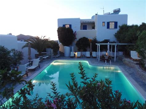 Manos Hotel in Naoussa, Paros | Greeka