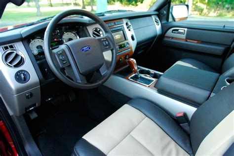 2010 Ford Expedition Pictures - 136 Photos | Edmunds