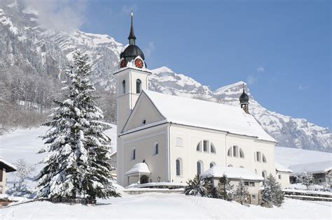 Idyllic Winter Church In Snow - HooDoo Wallpaper