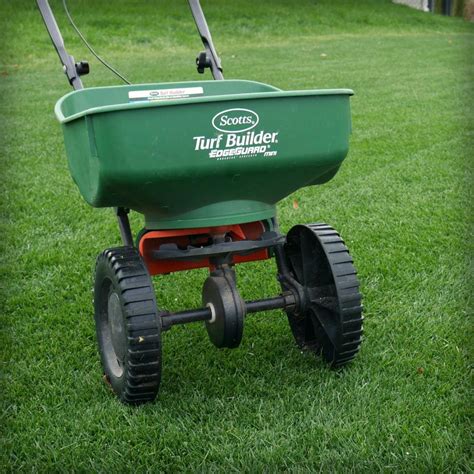 Scotts Elite Spreader – Ryan Knorr Lawn Care