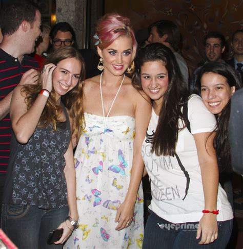 Katy having dinner with friends in Rio the Janeiro, Sep 22 - Katy Perry ...