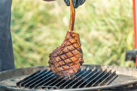 Tomahawk Ribeye Steaks | GrillGrate Recipes