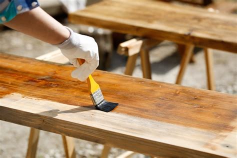 Sanding Sealer vs Polyurethane | SawsHub