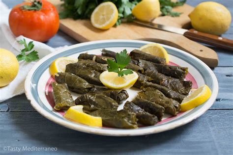 Lebanese stuffed grape leaves – Vegan – Tasty Mediterraneo