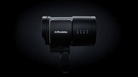 Profoto B10 Review (Is This the Best Portable Flash 2024?)