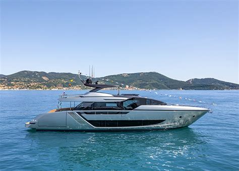 New Riva 82’ Diva: the flybridge with endless 2023 - Riva