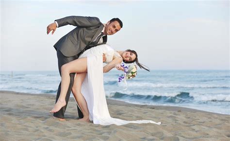 romantic beach wedding at sunset 12654919 Stock Photo at Vecteezy