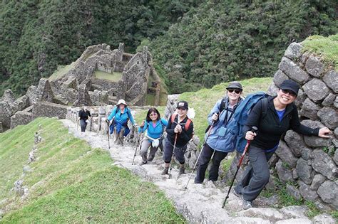 What walks can I do in Machu Picchu?