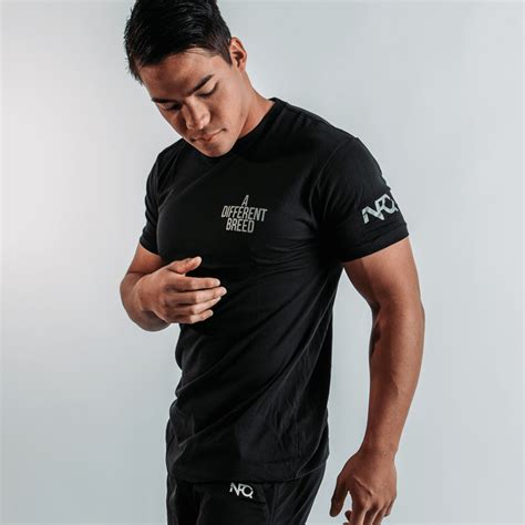 Best t-shirt blank for athletically built men? : r/printful