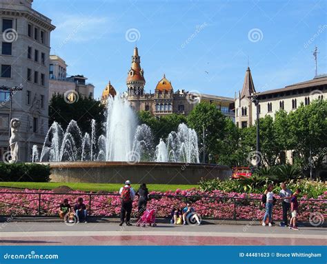 Fountain, Placa De Catalunya, Barcelona Editorial Stock Photo - Image of water, downtown: 44481623