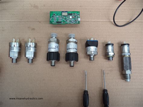 Comparison Test of Common Industrial Pressure Transmitters and Transducers from Hydac, Wika ...