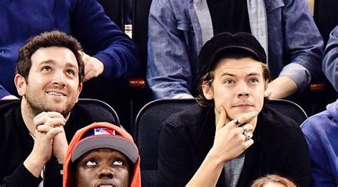 Harry and Jeff Azoff at the Rangers game in NYC. (4.16.17) | Harry styles photos, Harry styles ...