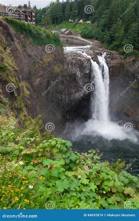 Twin Peaks Waterfalls stock photo. Image of tourist, blackberry - 84692874