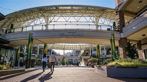 Redmond Town Center - Experience Redmond