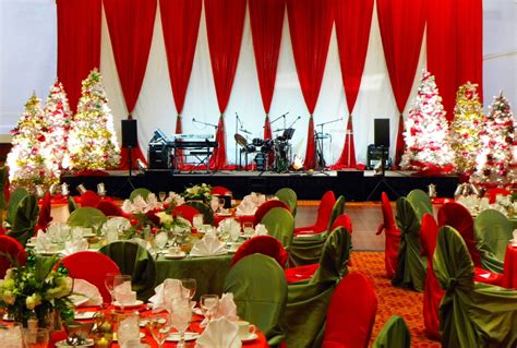 Christmas Stage Design, Church Christmas Decorations, Church Stage ...