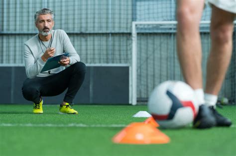 HOW SOCCER COACHES CAN HELP PLAYERS FIND THEIR OWN SOLUTIONS • SoccerToday