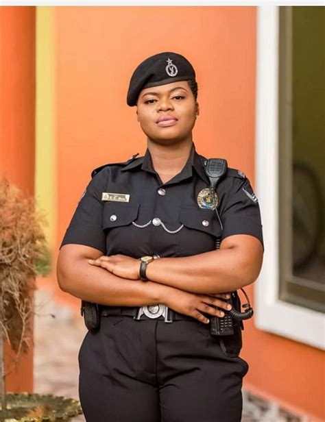 Check Out Beautiful PHOTOS Of This Ghanaian Policewoman - GhanaCelebrities.Com