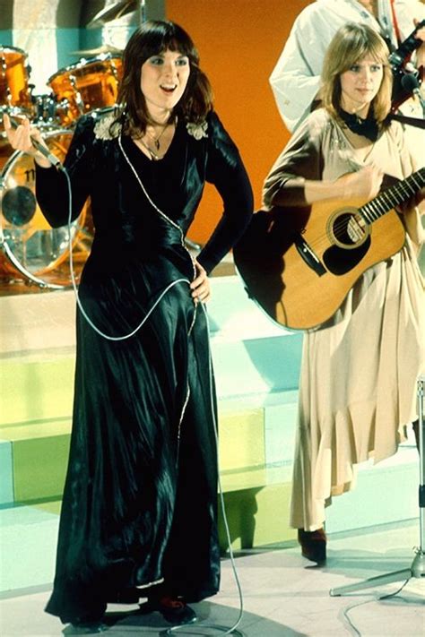 Ann and Nancy Wilson of Heart, 1977. : r/OldSchoolCool