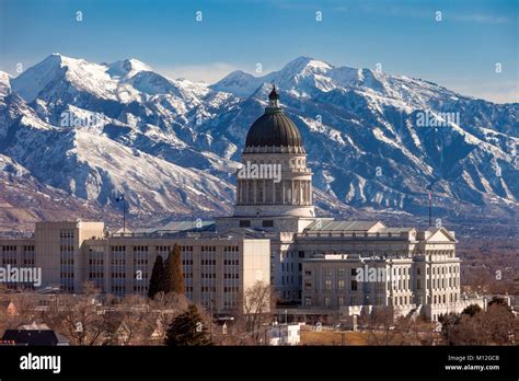 Dome capitol building hi-res stock photography and images - Alamy