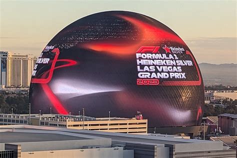 F1, Vegas GP aksiyonu hafta sonunda Sphere'de üç rengin kullanımını ...