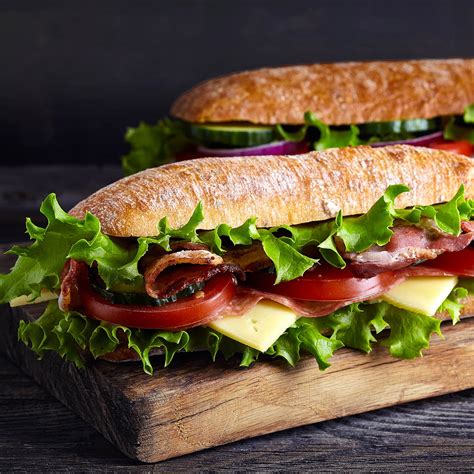 What Is the Best Lettuce for Sandwiches? - Go Cook Yummy