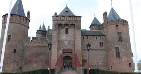 Front View of Muiderslot Castle | Castles and Palaces Around the World | Pinterest | Fotos ...