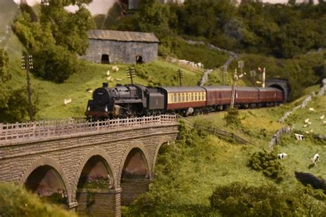 Yorkshire Dales Model Railway: N Scale Train Layout with Bridge and ...