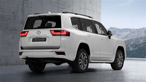 Toyota Land Cruiser LC300 revealed: All images, specifications and feature details here ...