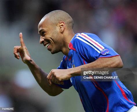 728 Thierry Henry Celebrates France Stock Photos, High-Res Pictures ...