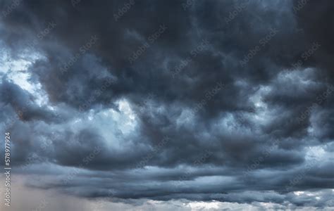 dark clouds make sky in black. Heavy rain thunderstorm. Pattern of ...