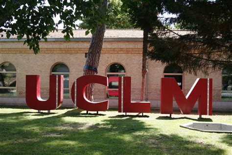 La contribución socioeconómica de la Universidad de Castilla-La Mancha: efectos sobre el ...