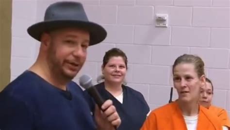 Comedian Jeff Ross Roasts Female Prisoners!