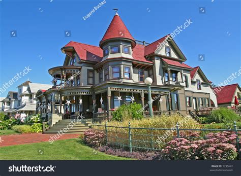 Magnificent Mansion On Island Marthas Vineyard Stock Photo 1735672 - Shutterstock