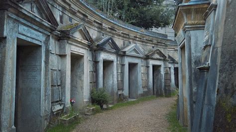 HIGHGATE CEMETERY Eerie London Walk East & West incl. Famous Graves - YouTube